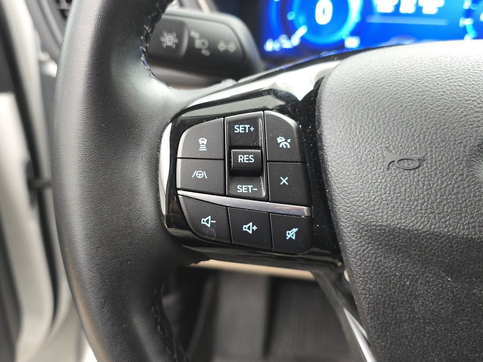 Used 2022 Ford Escape SEL w/ Technology Package FWD image 13
