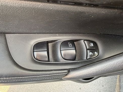 Certified 2019 Nissan Rogue SV image 12