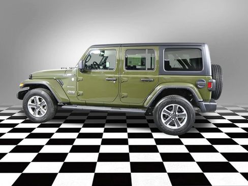 Used 2023 Jeep Wrangler Unlimited Sahara AWD/4WD image 4