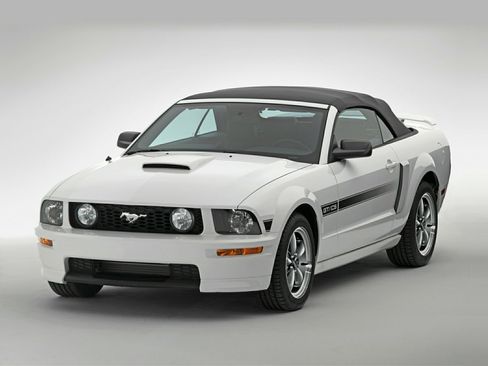 Used 2008 Ford Mustang Deluxe image 2