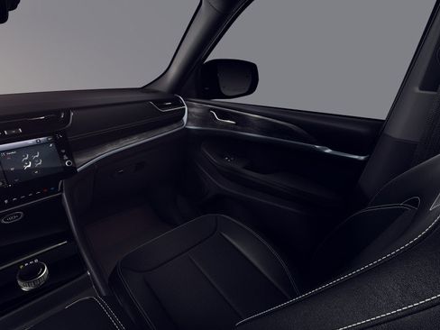 New 2026 Jeep Grand Cherokee Laredo image 7