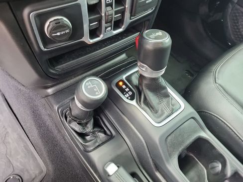 Used 2021 Jeep Wrangler Unlimited Sahara AWD/4WD image 25