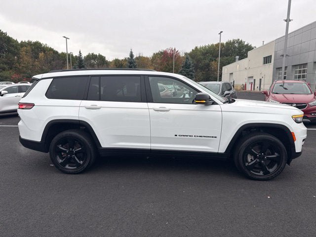 Used 2023 Jeep Grand Cherokee L Laredo AWD/4WD image 12