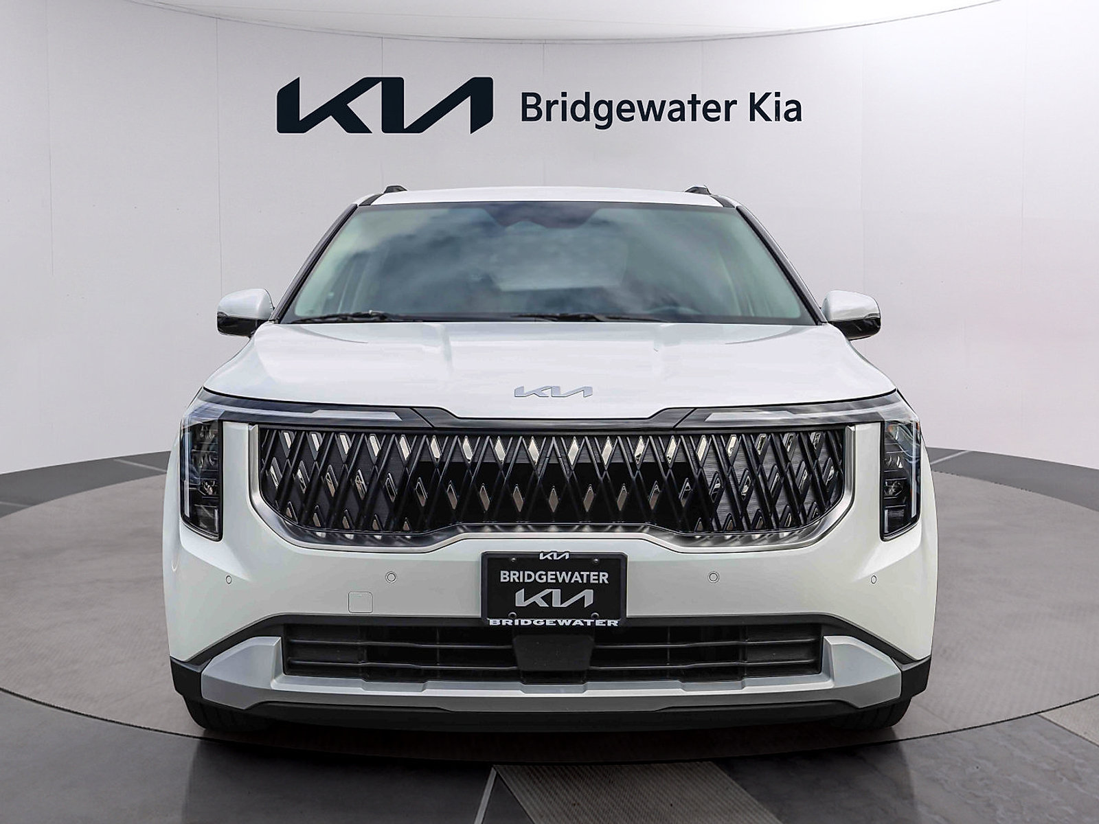 Used 2026 Kia Carnival EX FWD image 2