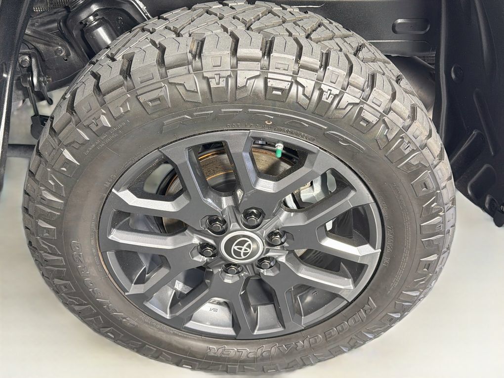 Used 2024 Toyota Tundra Platinum AWD/4WD image 35