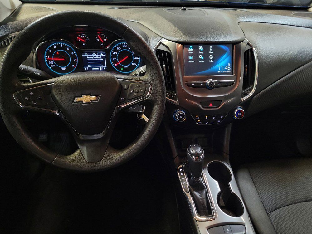 Used 2017 Chevrolet Cruze LT FWD image 22