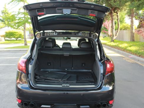 Used 2014 Porsche Cayenne GTS AWD/4WD image 28
