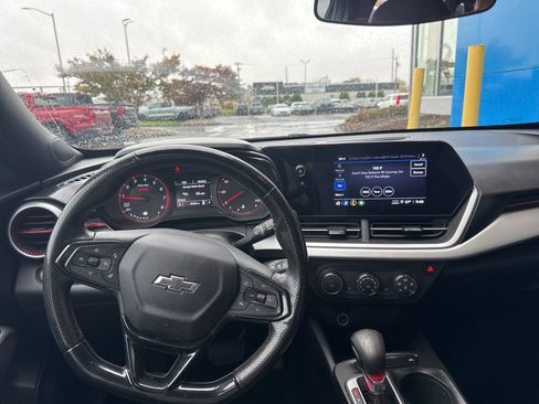 Used 2024 Chevrolet Trax RS w/ Driver Confidence Package image 2