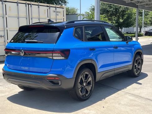 New 2026 Volkswagen Taos SE FWD image 8