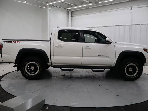 Used 2020 Toyota Tacoma TRD Off-Road w/ TRD Premium Off Road Package image 2