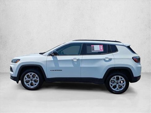Used 2025 Jeep Compass Latitude AWD/4WD image 9