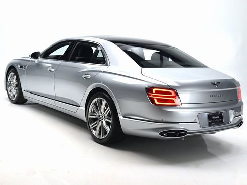 Used 2021 Bentley Flying Spur V8 image 4