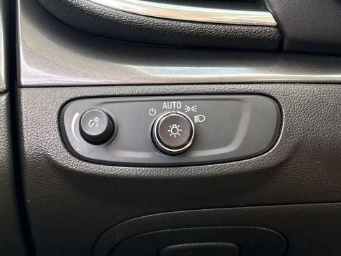 Used 2018 Buick Encore Preferred image 31