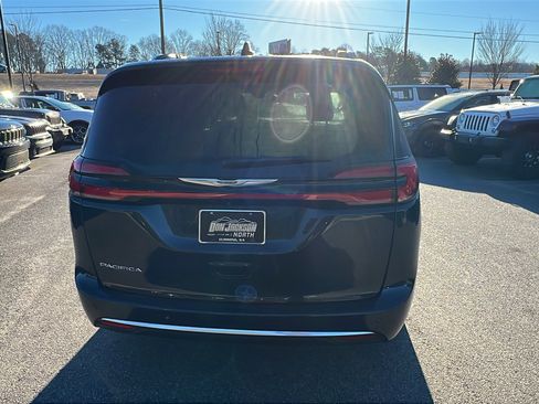 Certified 2024 Chrysler Pacifica Pinnacle image 9