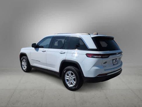 Used 2023 Jeep Grand Cherokee Laredo AWD/4WD image 6