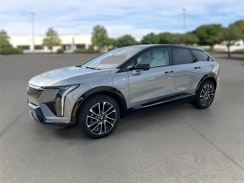 New 2025 Cadillac Optiq Sport 2 w/ LPO, Floor Liner Package image 32