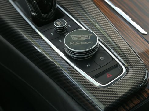 Used 2022 Cadillac Escalade Premium Luxury AWD/4WD image 25