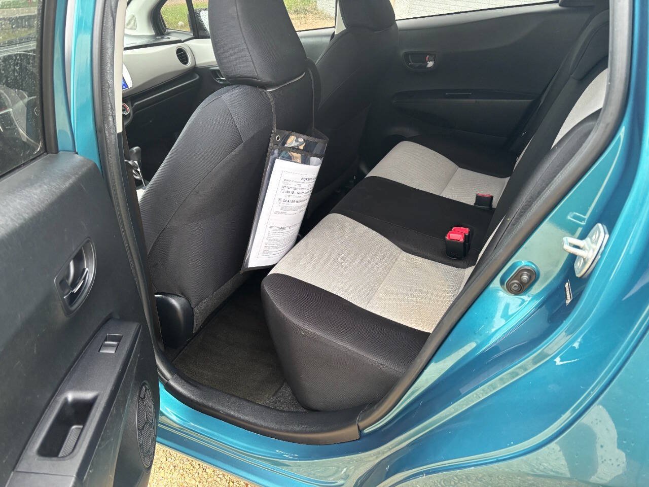 Used 2012 Toyota Yaris LE FWD image 3