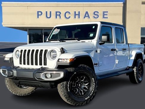 Used 2022 Jeep Gladiator Sport image 3