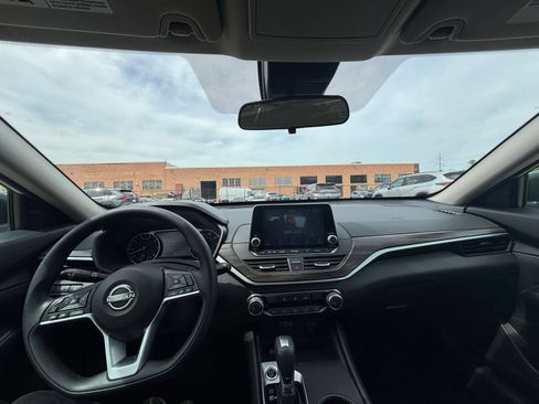 Used 2025 Nissan Altima 2.5 SV FWD image 33