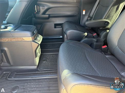 Used 2025 Toyota Sienna Platinum image 24