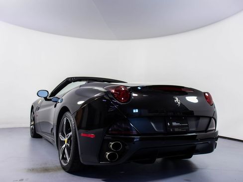 Used 2014 Ferrari California image 24