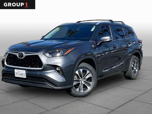 Used 2023 Toyota Highlander XLE FWD image 1
