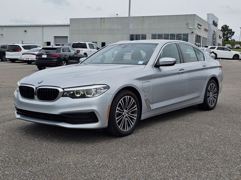 Used 2019 BMW 530e w/ Convenience Package RWD image 1