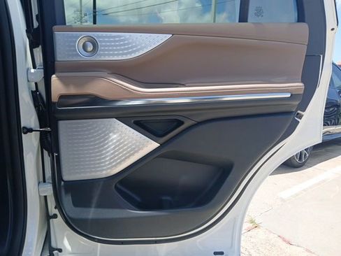 Used 2025 Lincoln Navigator Black Label AWD/4WD image 19
