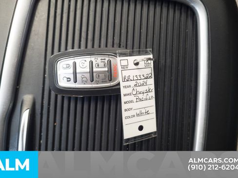 Used 2024 Chrysler Pacifica Touring-L FWD image 15