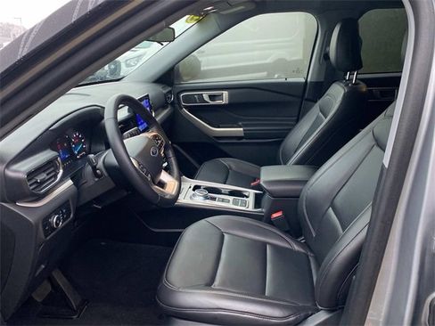 Used 2023 Ford Explorer XLT w/ Equipment Group 202A image 12