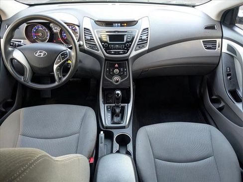 Used 2016 Hyundai Elantra SE image 15