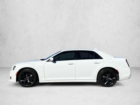 Used 2023 Chrysler 300 Touring L w/ Safetytec Plus Group RWD image 8
