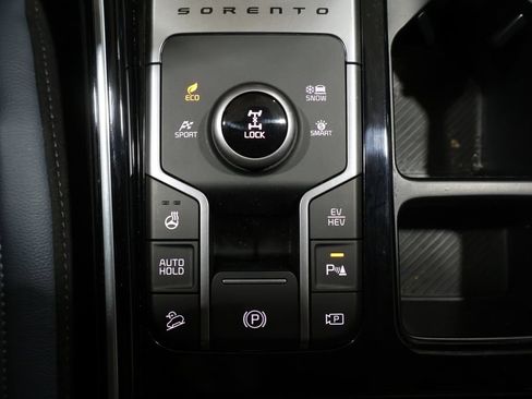Used 2025 Kia Sorento SX Prestige AWD/4WD image 34