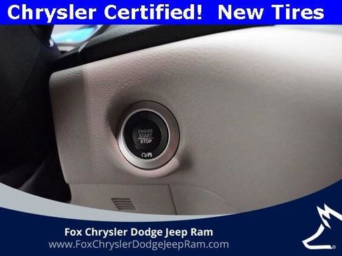 Certified 2024 Chrysler Pacifica Touring-L image 31