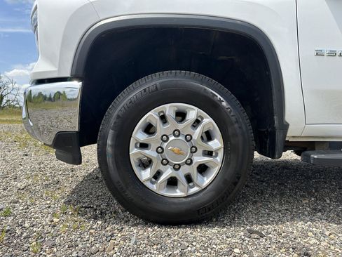 Certified 2025 Chevrolet Silverado 2500 LT w/ Convenience Package AWD/4WD image 13