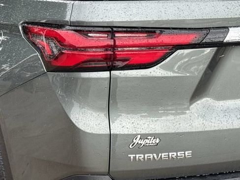 Certified 2023 Chevrolet Traverse LT FWD image 7