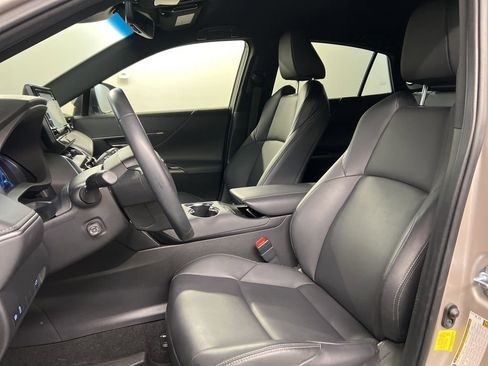 Used 2022 Toyota Venza XLE image 28