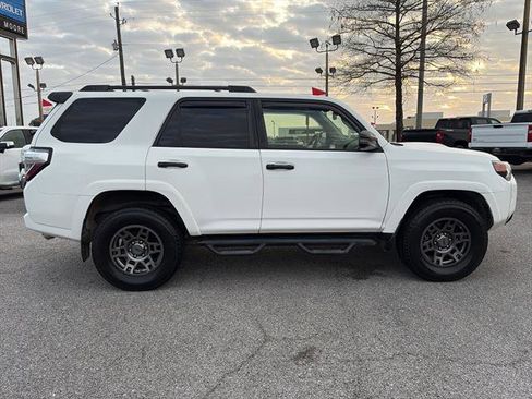 Used 2020 Toyota 4Runner Venture w/ Moonroof Package image 8