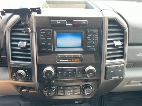 Used 2019 Ford F250 XL w/ STX Appearance Package AWD/4WD image 11