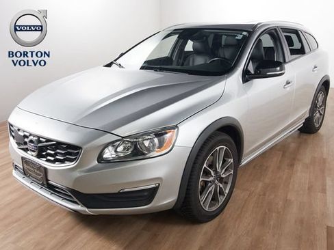 Used 2017 Volvo V60 T5 Cross Country w/ Convenience Package AWD/4WD image 1
