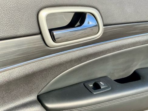 Used 2021 Jeep Grand Cherokee Limited w/ Luxury Group II image 51