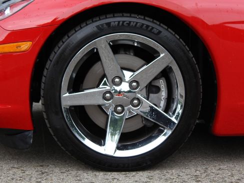 Used 2007 Chevrolet Corvette Coupe w/ Preferred Equipment Group RWD image 25