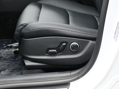 Certified 2026 Genesis GV70 2.5T Select image 11