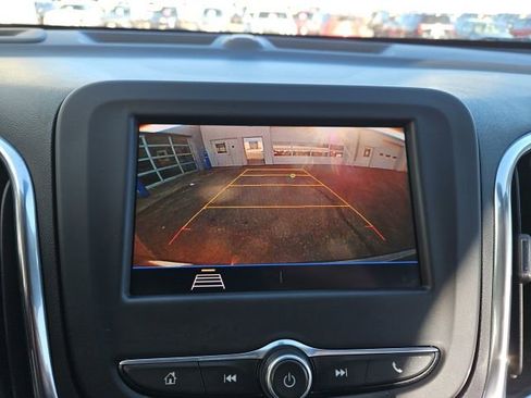 Used 2020 Chevrolet Equinox LS image 24