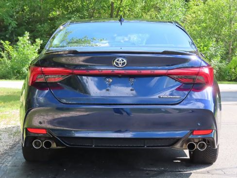 Used 2022 Toyota Avalon Touring w/ Advanced Safety Package FWD image 9