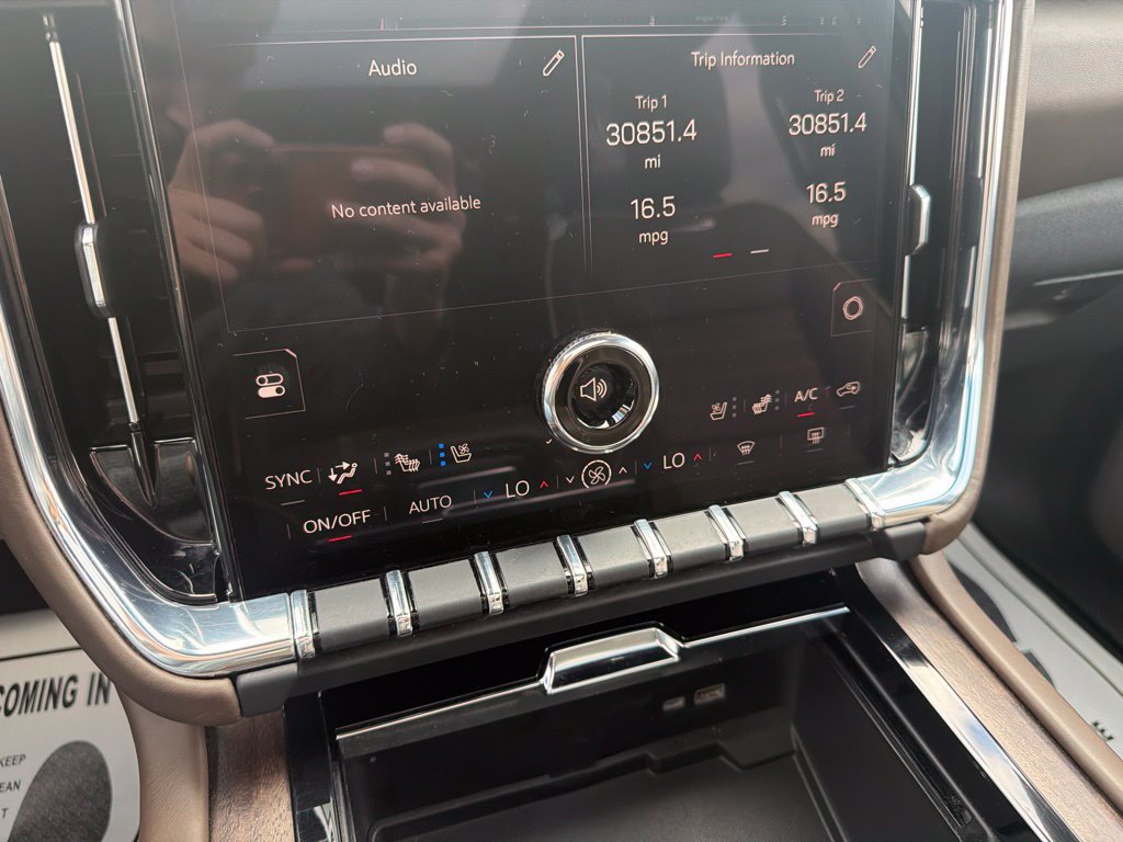 Used 2025 GMC Yukon Denali Ultimate w/ LPO, Floor Liner Package AWD/4WD image 36