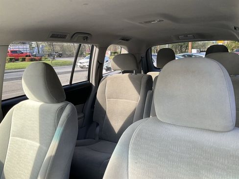 Used 2013 Toyota Highlander Plus AWD/4WD image 23