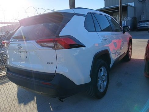Used 2019 Toyota RAV4 XLE image 7