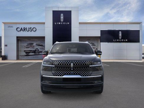 Used 2025 Lincoln Navigator Reserve image 6